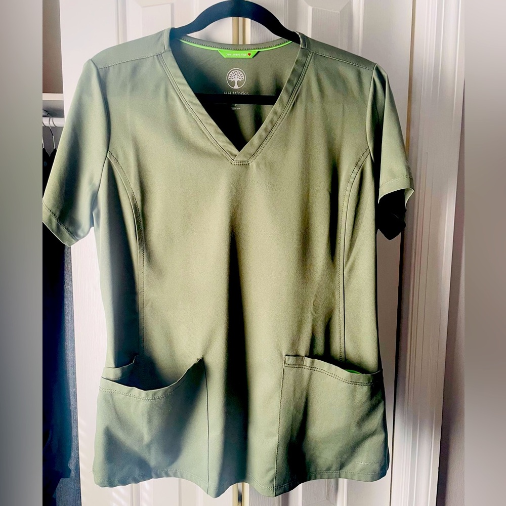 Healing Hands scrub top, olive, comfy!